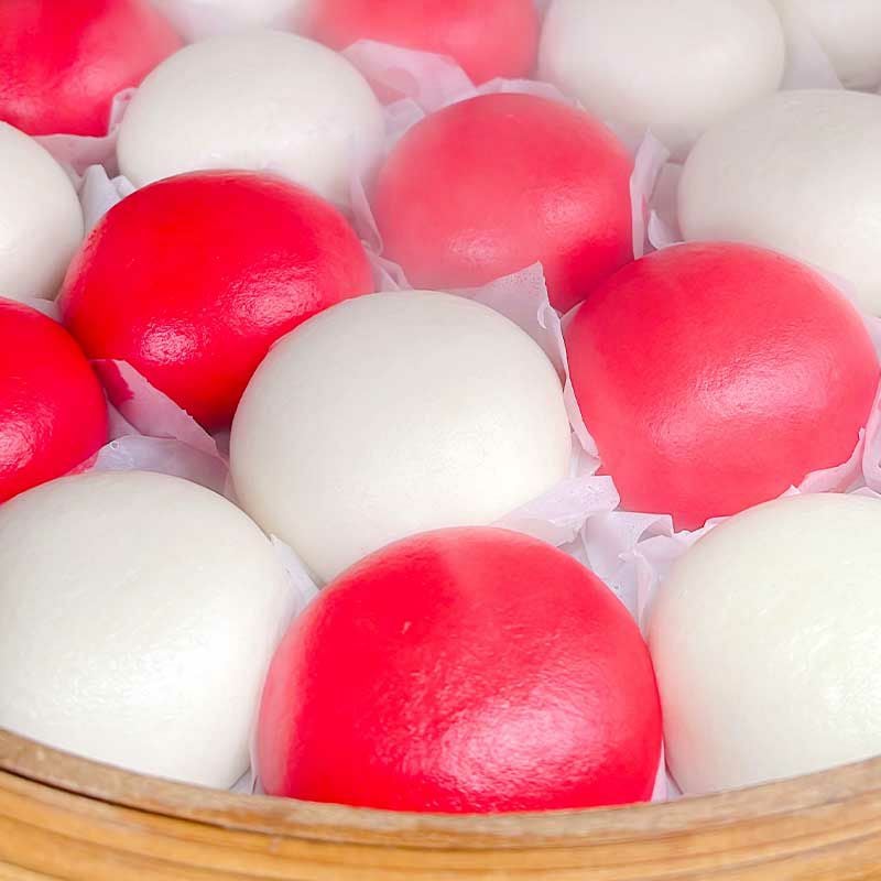 蒸した松阪牛入り紅白肉まん